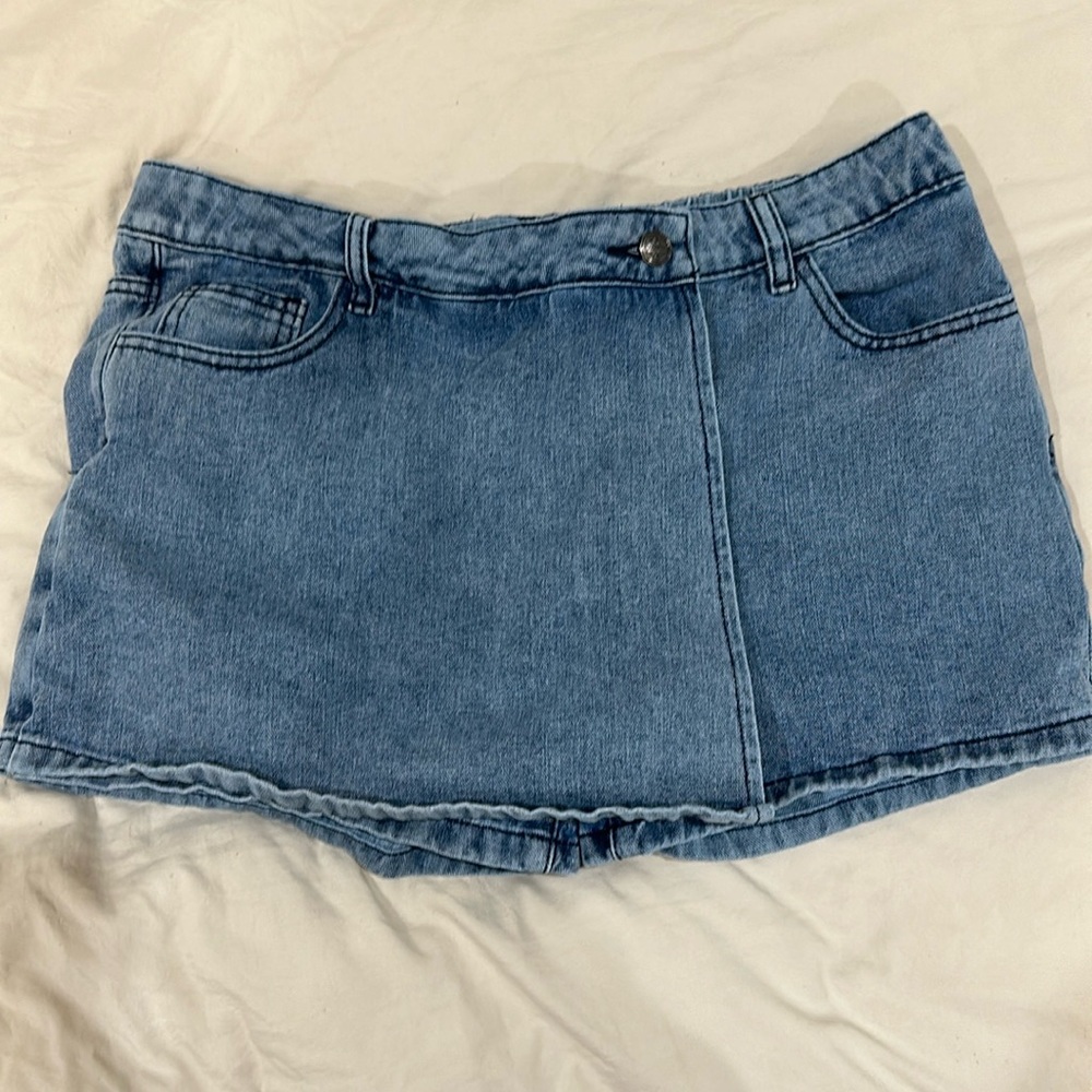 Jean skort.